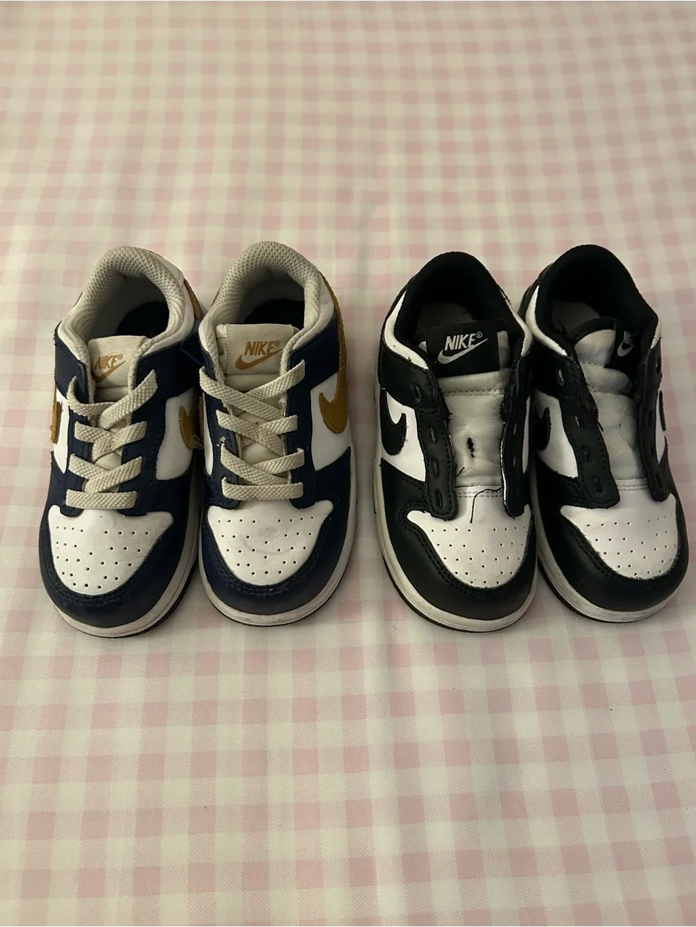 Nike Kids Low-Top Sneakers in Navy/Gold and Black/White